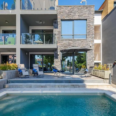 아파트 Monika With Private Pool In Porec *