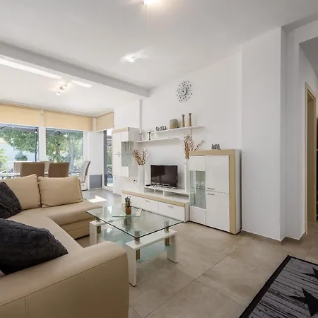 Monika With Private Pool In Porec Apartment *
