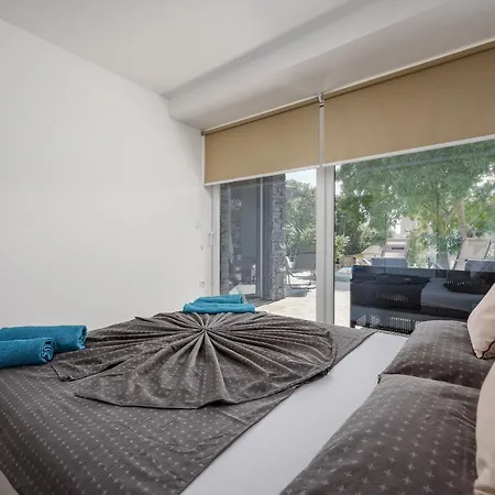 아파트 Monika With Private Pool In Porec