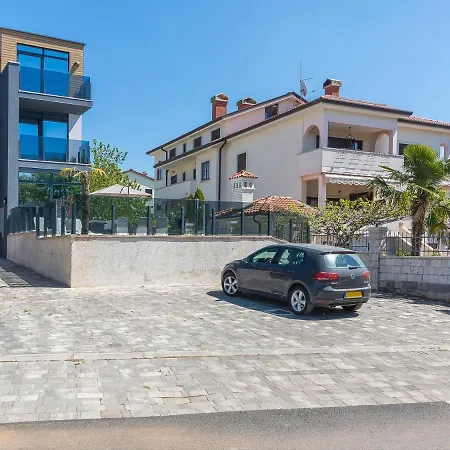 아파트 Monika With Private Pool In Porec