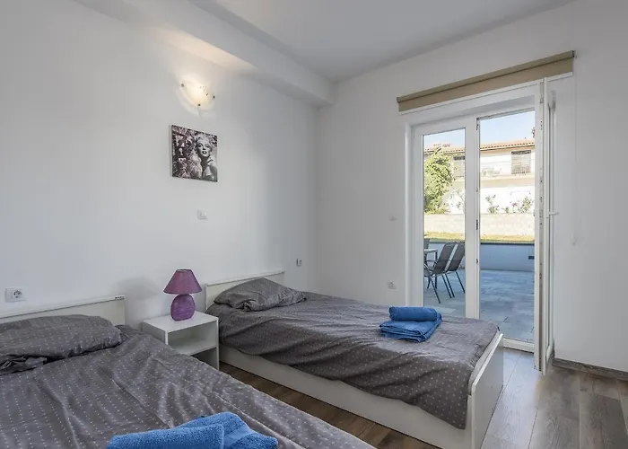 Appartement Monika With Private Pool In Porec *