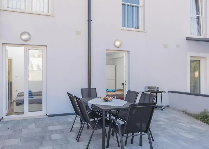Monika With Private Pool In Porec 아파트 Kukci