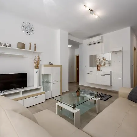 Monika With Private Pool In Porec Apartment